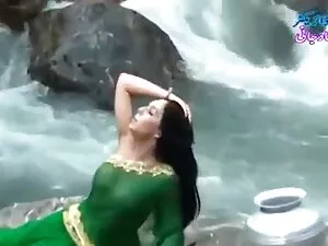 परिपक्व बड़े स्तन इं ...