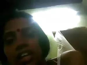 लड़की गड़बड़ हो रही  ...