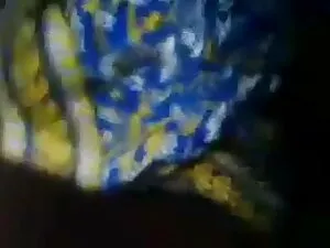 पुराने बालों वाली फु ...