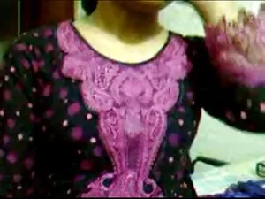 एक सुनहरे बालों वाली ...
