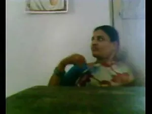 मुट्ठी चोदना और बालो ...