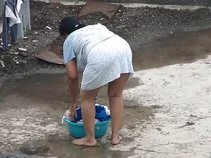 वह उसकी गांड फाड़ दे ...