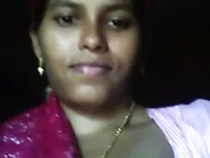 डीप गले क्रिया के सा ...