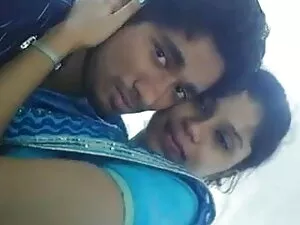 हंगरी के किशोर अपने  ...