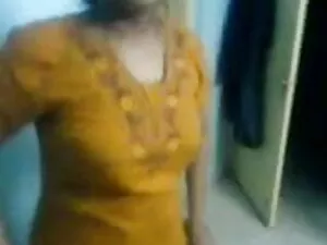 टैटू वाला युगल सेक्स ...