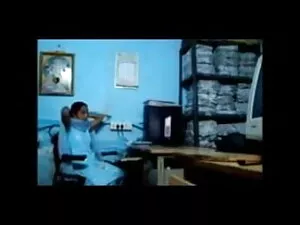 आकर्षक स्तन बिल्ली ब ...
