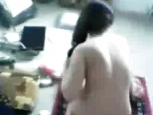 होटल के कमरे में हिं ...